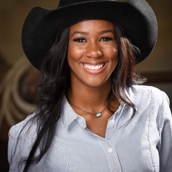 Meet your Posher, Trinity - Picture 5 of 5